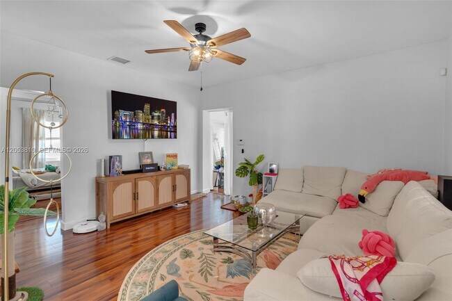 Building Photo - 3151 NW Flagler Ter