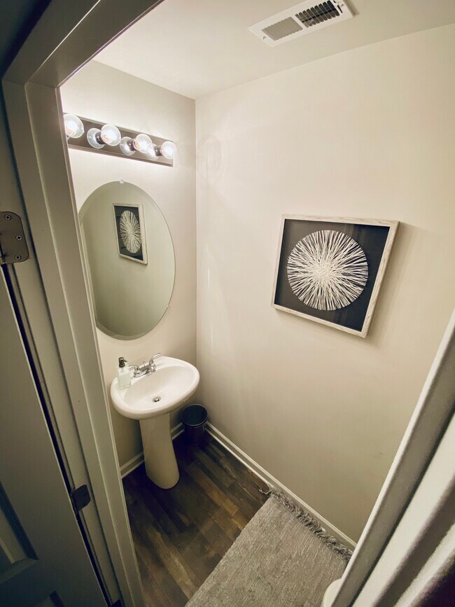 Half bath - 636 Ivy Brook Way