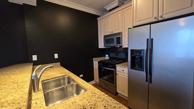 Foto del edificio - 50 N Plum Grove Rd