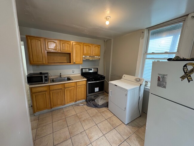 Building Photo - 207 Dunseith St