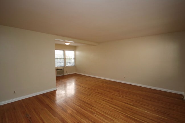 Building Photo - 1745 Grevelia St