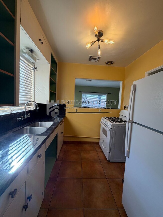 Building Photo - Welcome to this charming 2-bedroom, 1-bathroom + Den!
