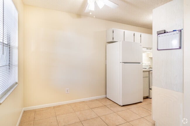 1 dormitorio, 1 baño - 500 pies cuadrados - Comedor - Dover Apartments