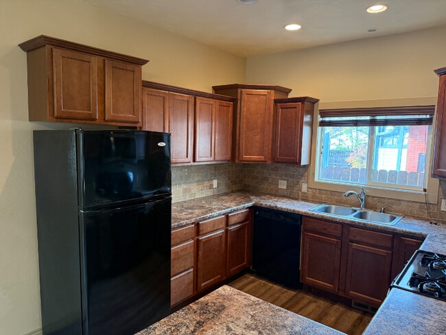 Foto del edificio - 619 Grand Ave