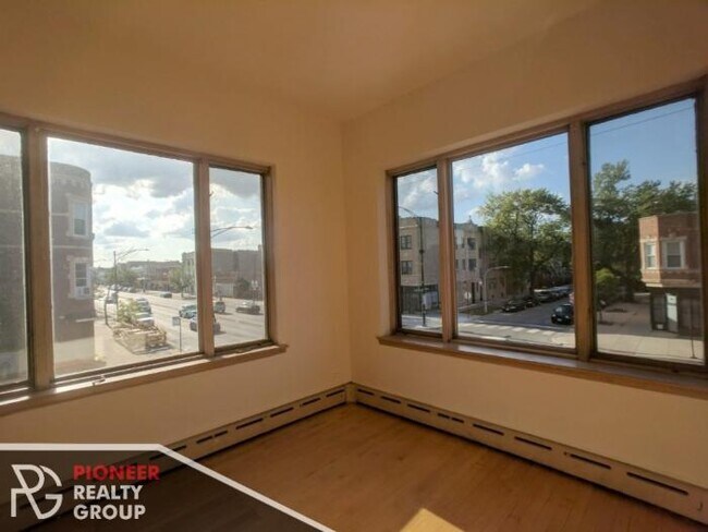 Building Photo - 5 bedroom in CHICAGO IL 60647
