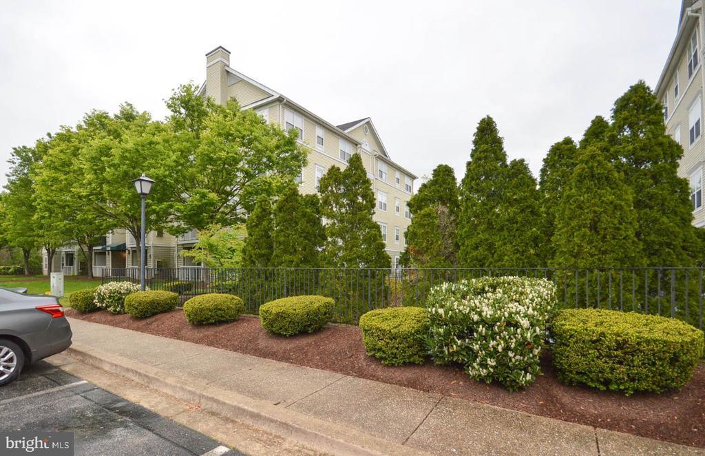 14100 Farnsworth Ln Unit 2103, Upper Marlboro, MD 20772 Room for Rent