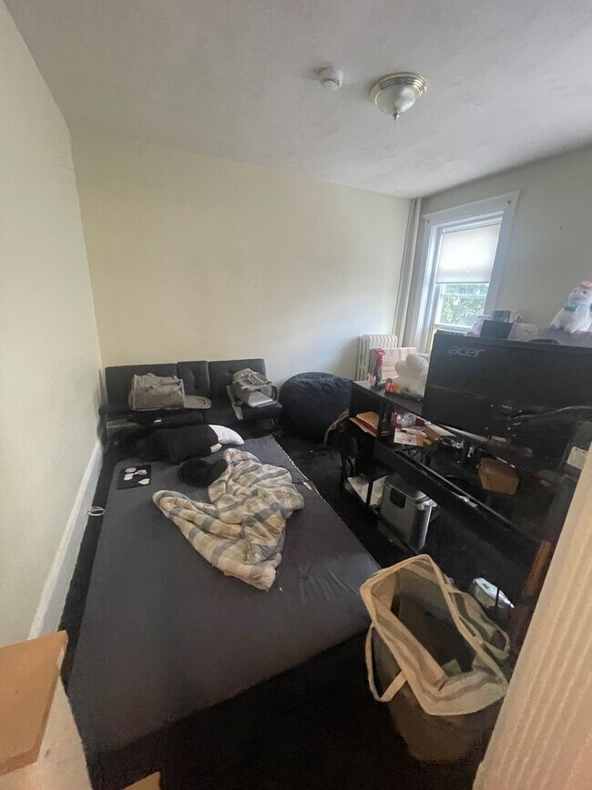 Foto del edificio - Packards Corner large studio Heat HW Inc No fee Students Ok, Bright, 2nd floor, Laundry Easy Choice!