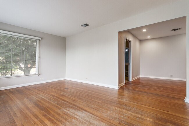 Foto del edificio - 3 BEDROOM WILSHIRE