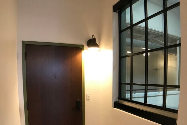 Unit Entrance - 1255 University Ave