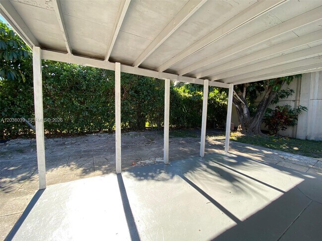 Foto del edificio - 600 NW 116th Terrace