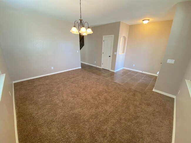 Foto del edificio - East El Paso LARGE 4bed/2.5bath Refrig A/C!