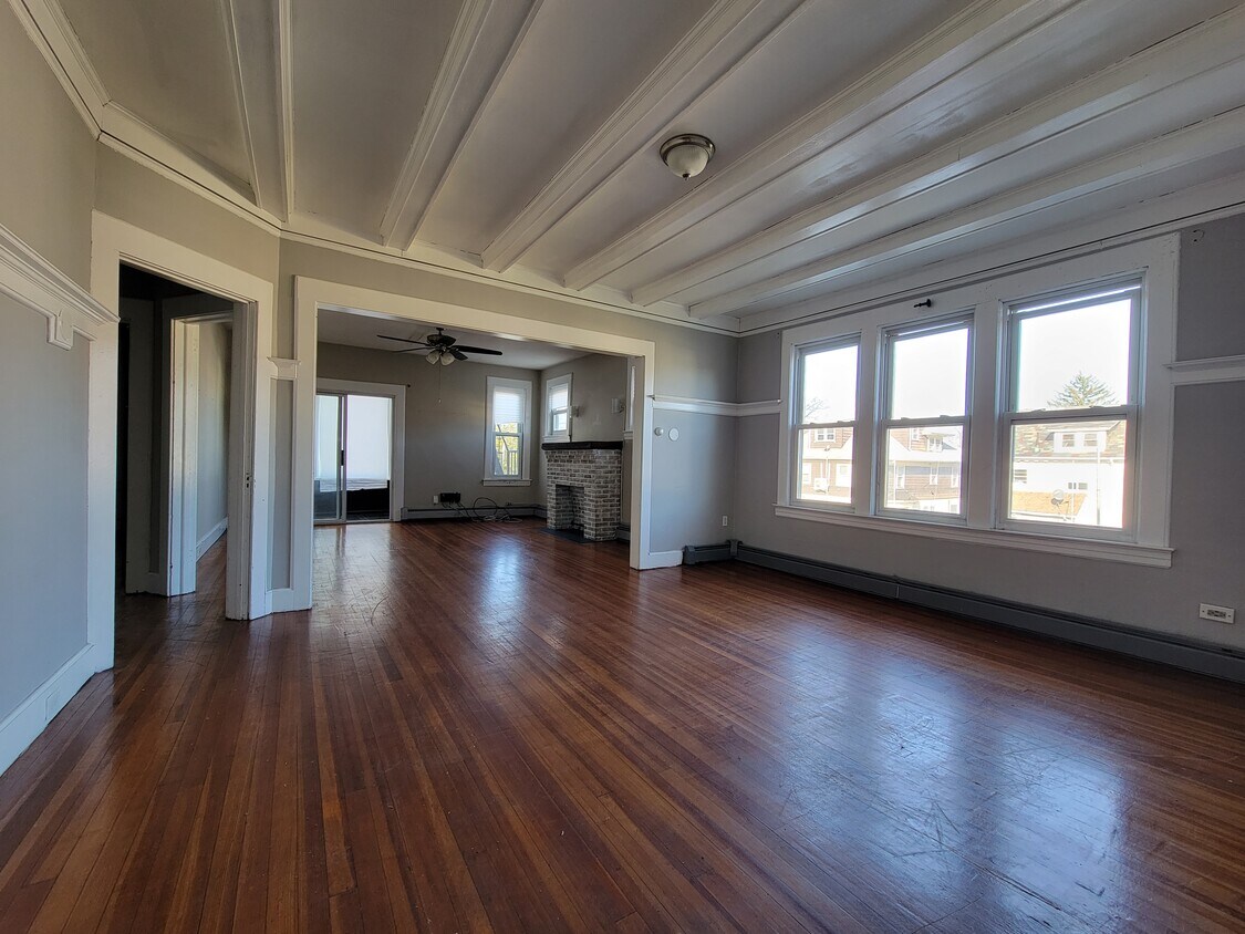 Primary Photo - 16 Rosewood Plz