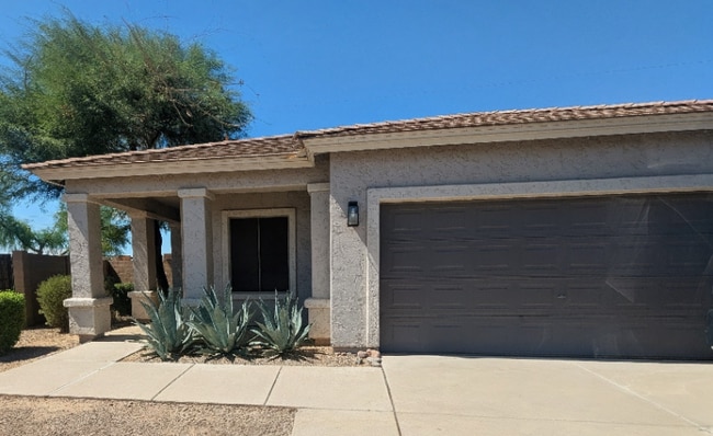 Building Photo - 41092 N Salix Dr