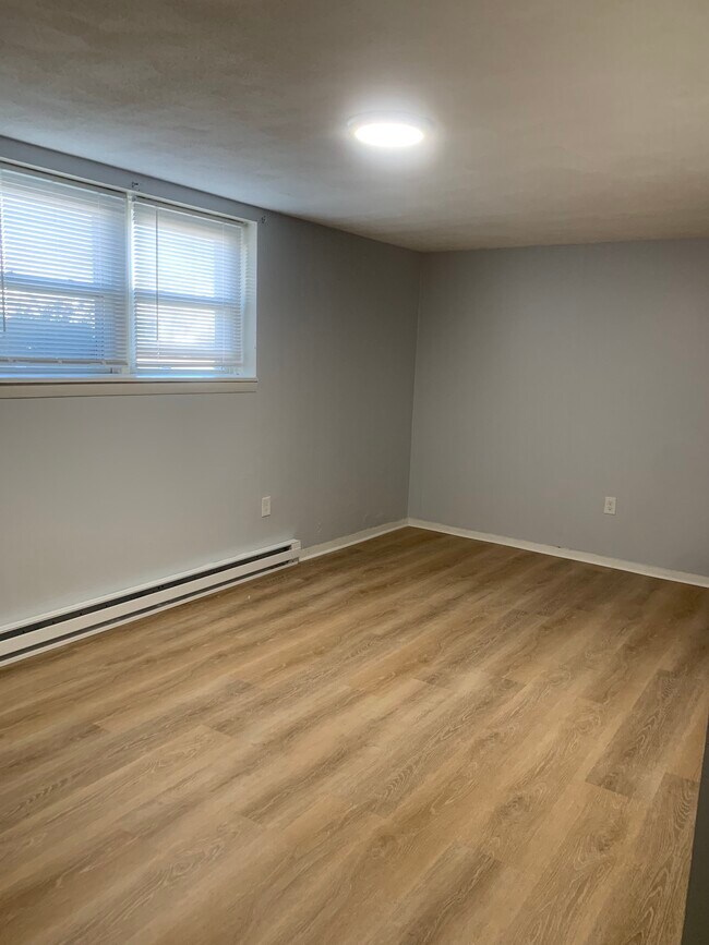 Building Photo - 19 Elmwood Park