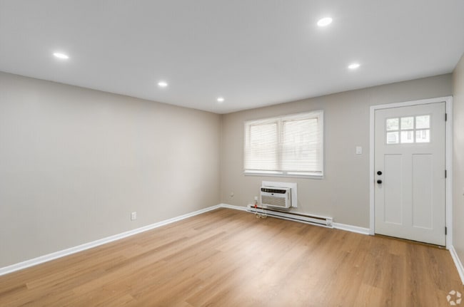 Foto del edificio - 319 Columbia Ave