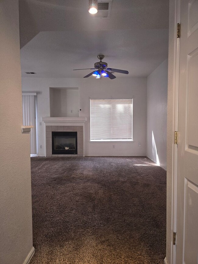Building Photo - 2 Bedroom 2.5 Bath townhome in Thornton co...