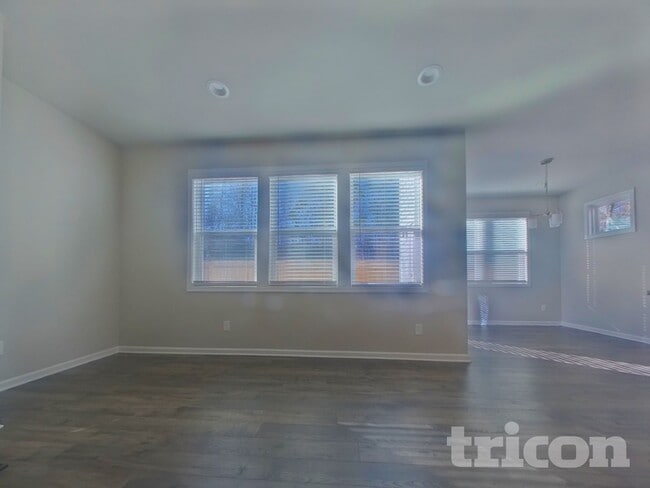 Building Photo - 2241 Westside Dr