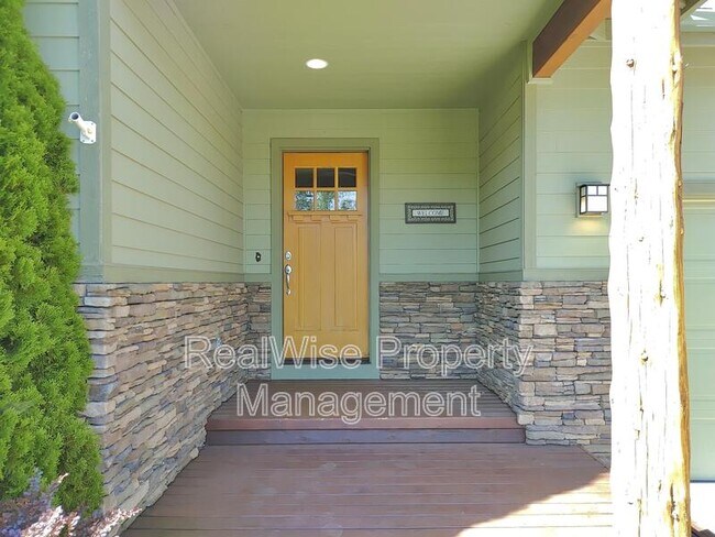 Building Photo - 63449 Ledgestone Ct