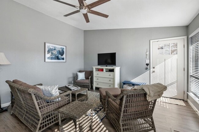Building Photo - 10401 Burmaster Ln