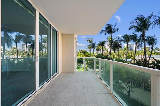 Foto del edificio - 3340 NE 190th St