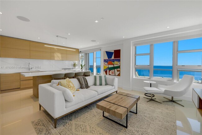 Foto del edificio - 3739 Collins Ave