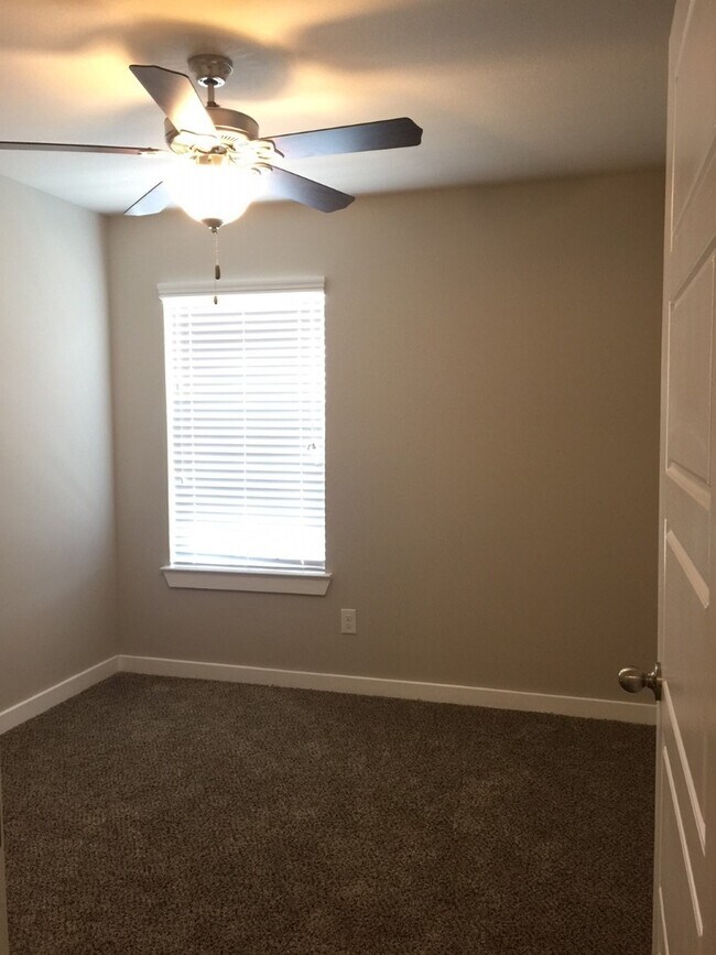 Foto del edificio - LUXURY 2 STORY DUPLEX LOCATED IN MIDLOTHIAN, TEXAS!