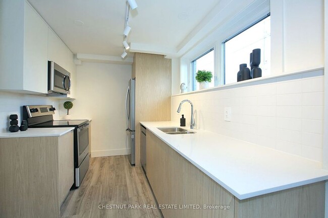 Building Photo - Beautiful Multiplex 1 Bed 1 Bath!