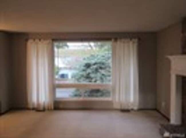 Building Photo - Woodinville Kingsgate Split