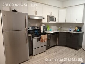 Building Photo - 258 Sunview St