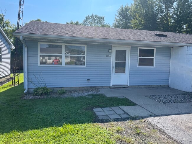 Building Photo - 985 E Hope Dr