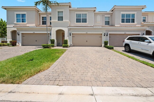Building Photo - 915 Banyan Dr