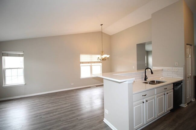 Building Photo - 2518 Golf Ridge Cir