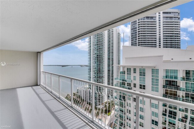 Foto del edificio - 1200 Brickell Bay Dr