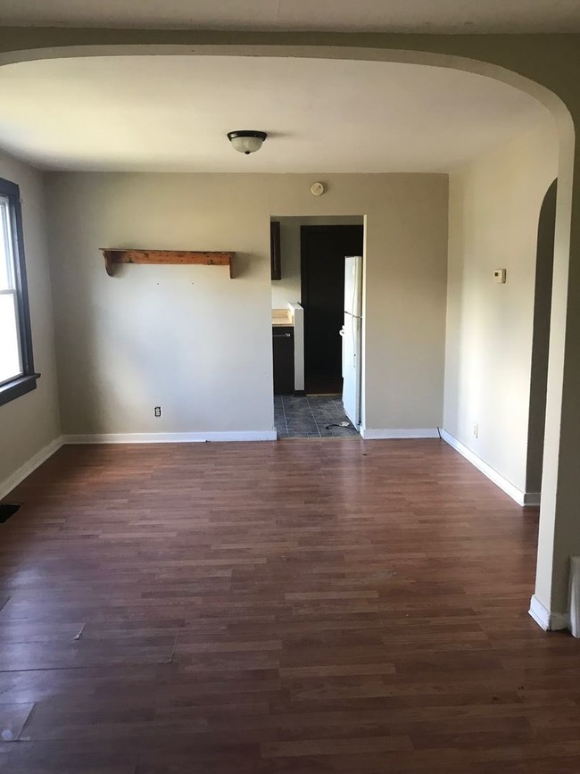 Foto del edificio - 3 br, 1 bath House - 549 McClure Ave.