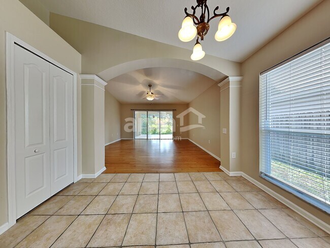 Building Photo - 807 Ridge Haven Dr