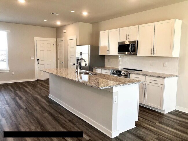 Building Photo - 1621 Tolkien Ave