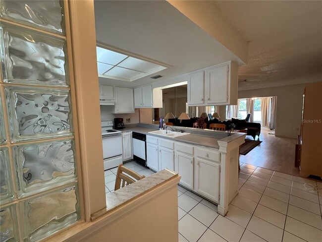 Building Photo - 2928 Bancroft Cir E