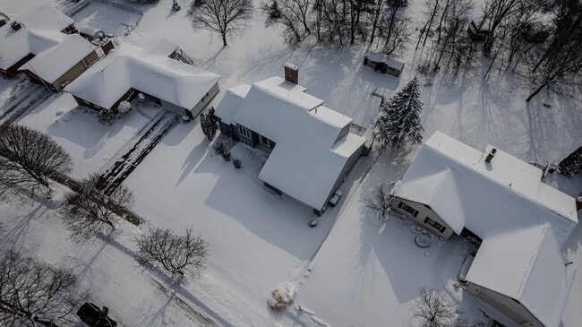 Building Photo - 2630 Glencairin Dr NW