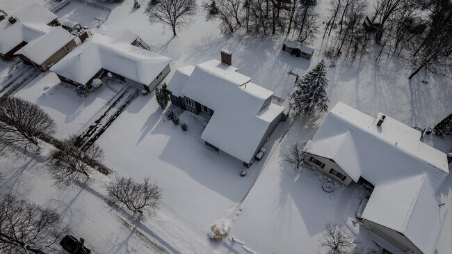 Foto del edificio - 2630 Glencairin Dr NW