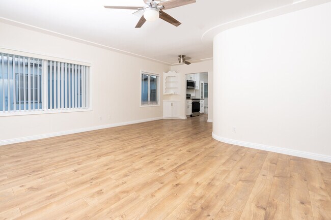 Foto del edificio - 4826 Rolando Blvd