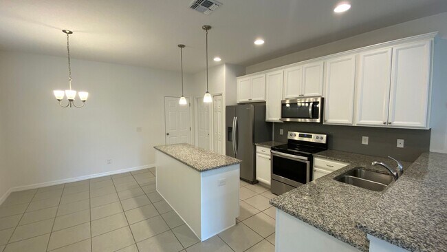 Foto del edificio - Corner Lot!! 3BD/2.5BA Town Home in Goldenrod Reserve in Orlando!