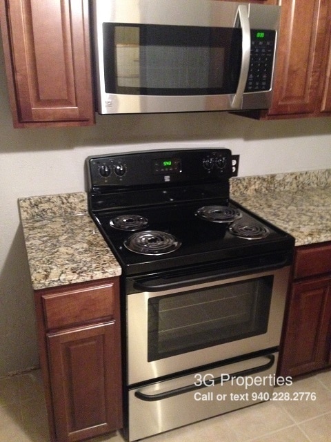 Building Photo - 963 Pebblebrook Dr