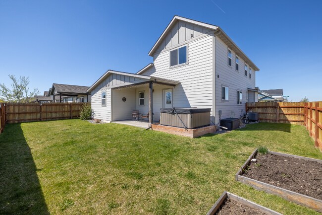 Foto del edificio - 322 Butler Creek Ave