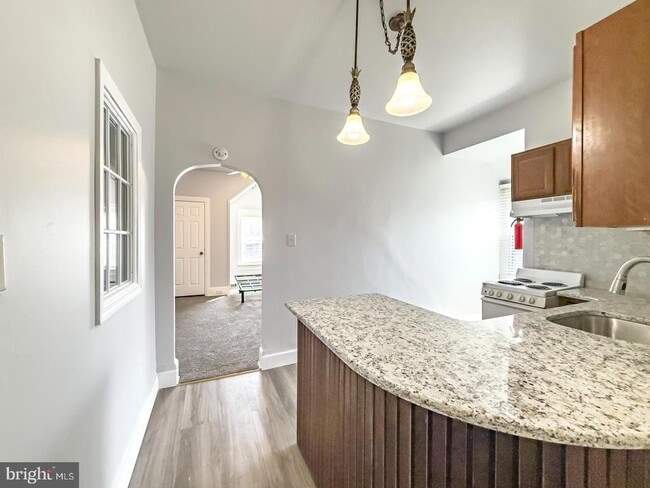 Building Photo - 419 Woodward St