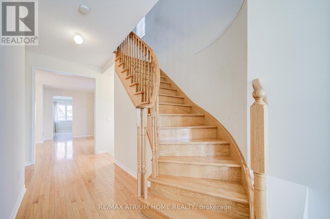 Building Photo - 30 London Pride Dr