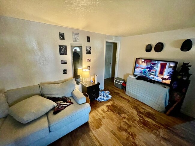 Building Photo - 2 bed 1 Bath- Aliquippa PA