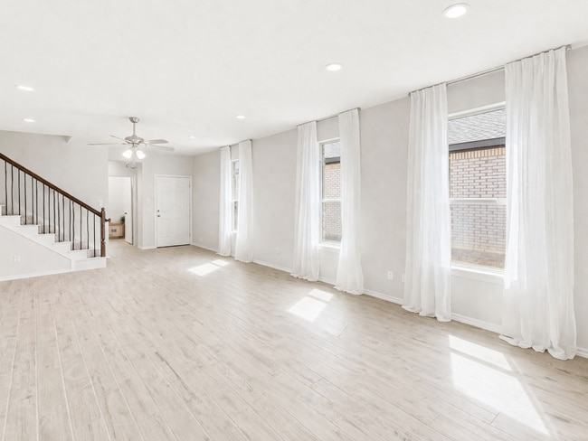 Building Photo - 1902 Iris Rd