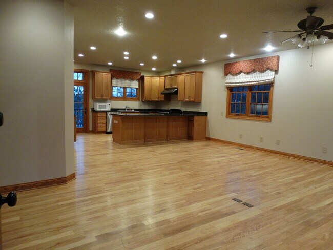 Building Photo - 1000 Tulip Tree Lane