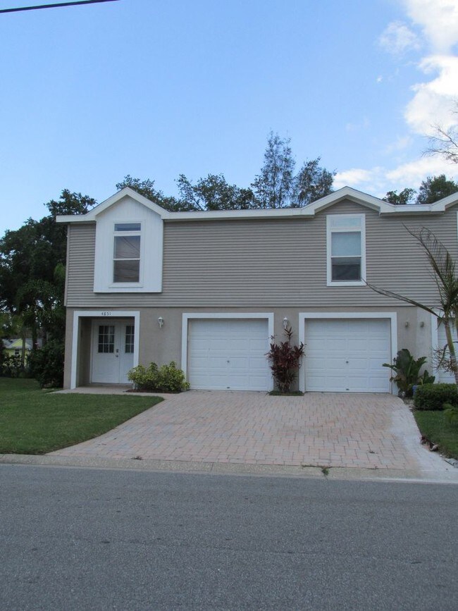 Townhouse with a 4 car tandem garage Townhouse for Rent in Port