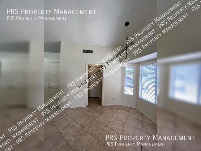 Building Photo - Newly Listed!